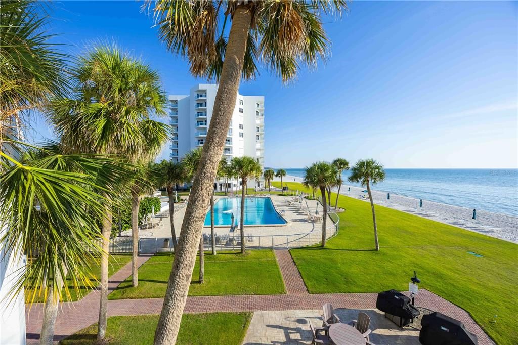 待售: $1,100,000 (2 贝兹, 2 浴室, 1409 平方英尺)