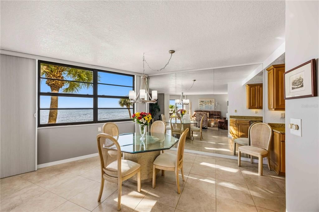 待售: $1,100,000 (2 贝兹, 2 浴室, 1409 平方英尺)