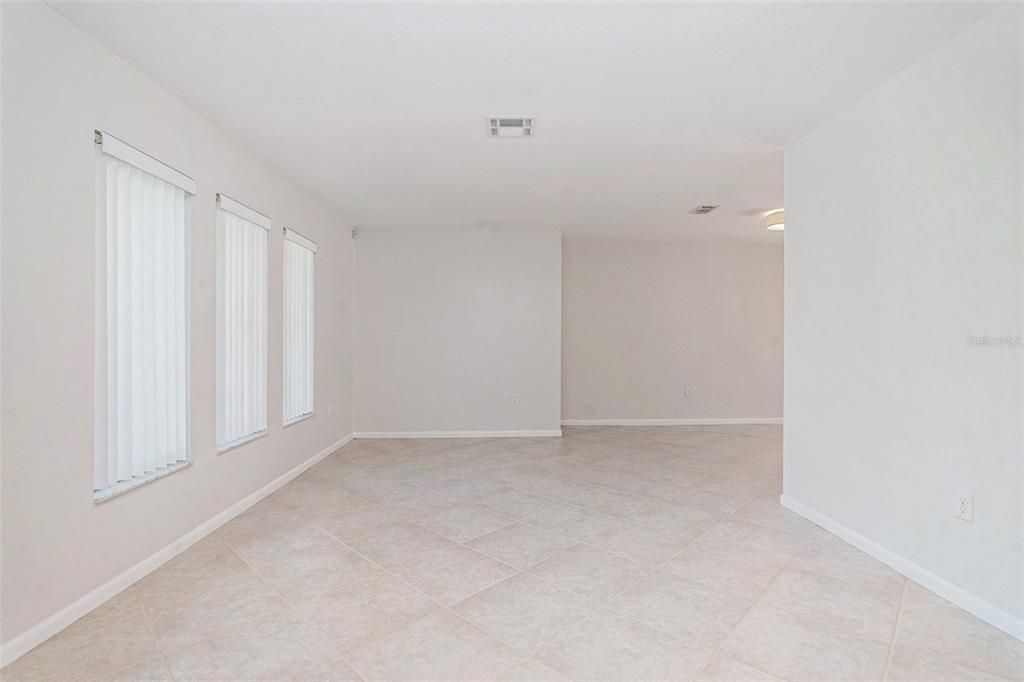 For Sale: $575,000 (4 beds, 2 baths, 1882 Square Feet)