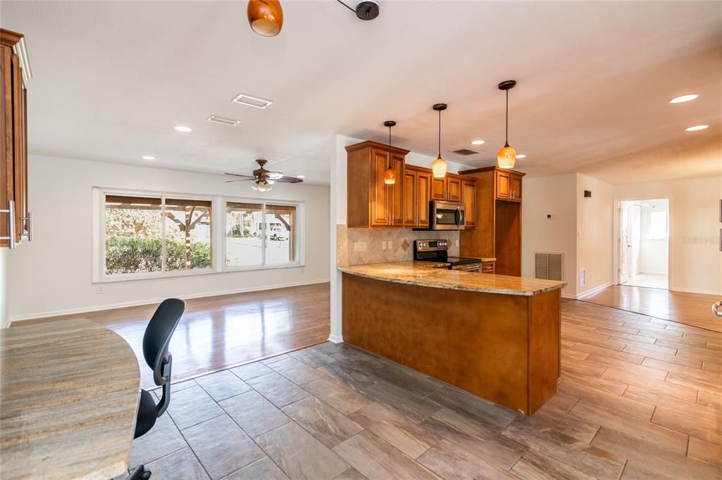 En Venta: $679,000 (4 camas, 2 baños, 1962 Pies cuadrados)