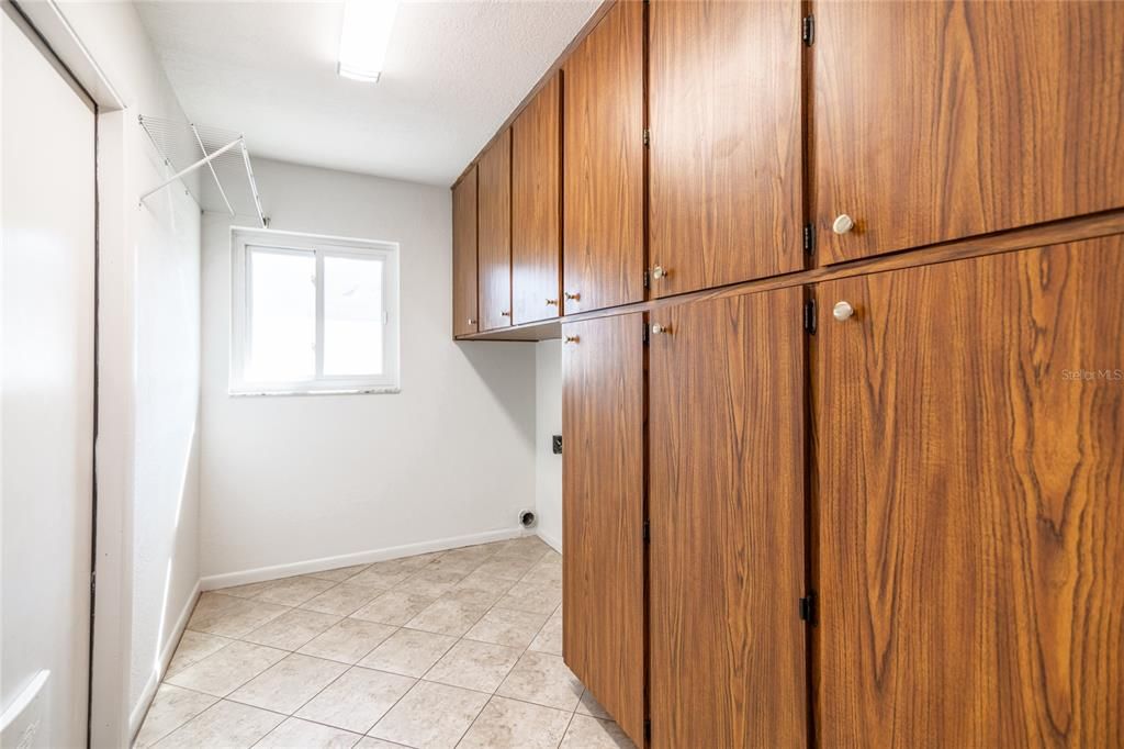 En Venta: $679,000 (4 camas, 2 baños, 1962 Pies cuadrados)