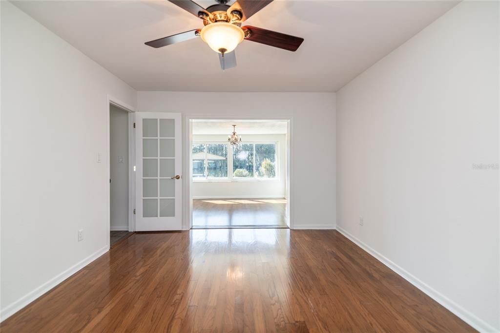 En Venta: $679,000 (4 camas, 2 baños, 1962 Pies cuadrados)