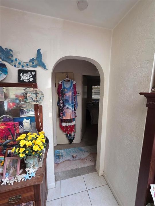 待售: $228,000 (2 贝兹, 1 浴室, 1370 平方英尺)