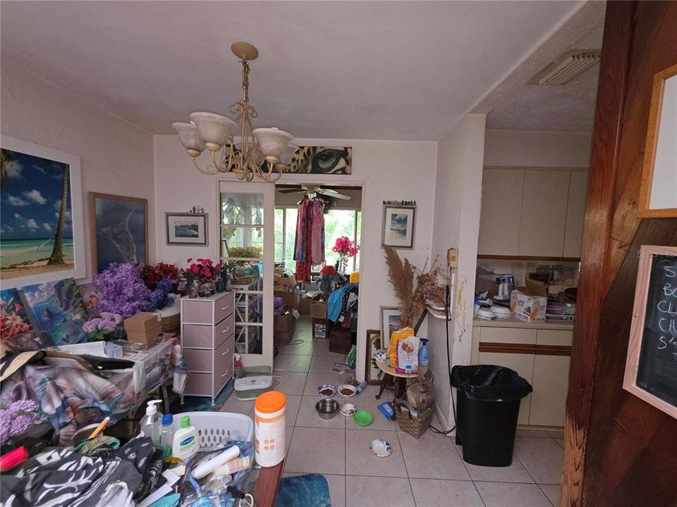 待售: $228,000 (2 贝兹, 1 浴室, 1370 平方英尺)