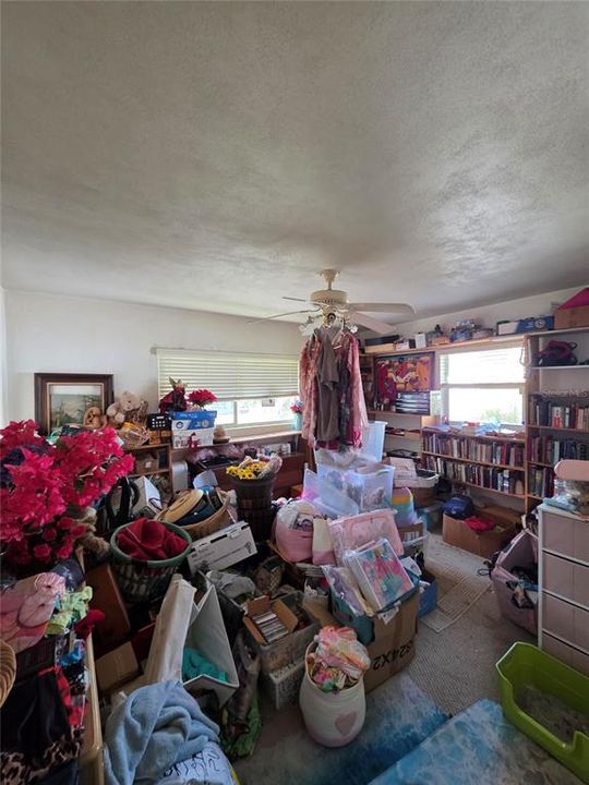 待售: $228,000 (2 贝兹, 1 浴室, 1370 平方英尺)