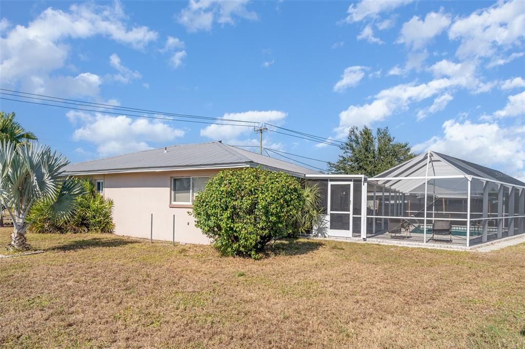 For Sale: $354,900 (3 beds, 2 baths, 1701 Square Feet)