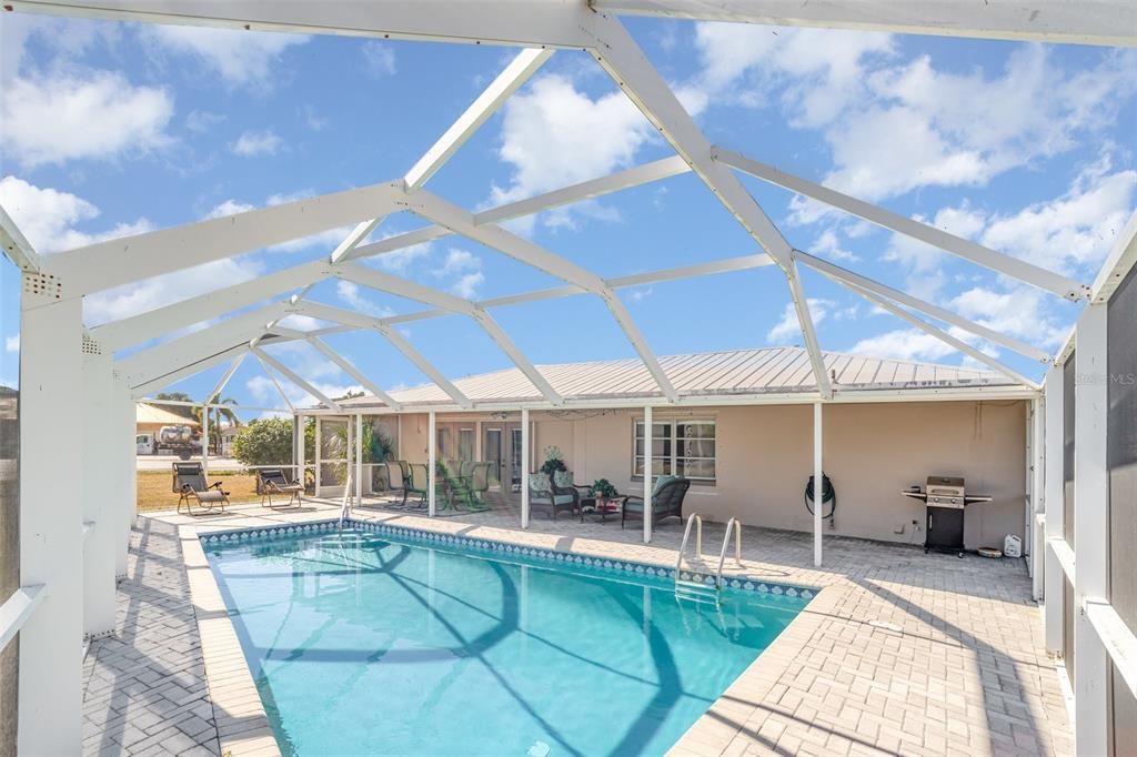 For Sale: $354,900 (3 beds, 2 baths, 1701 Square Feet)