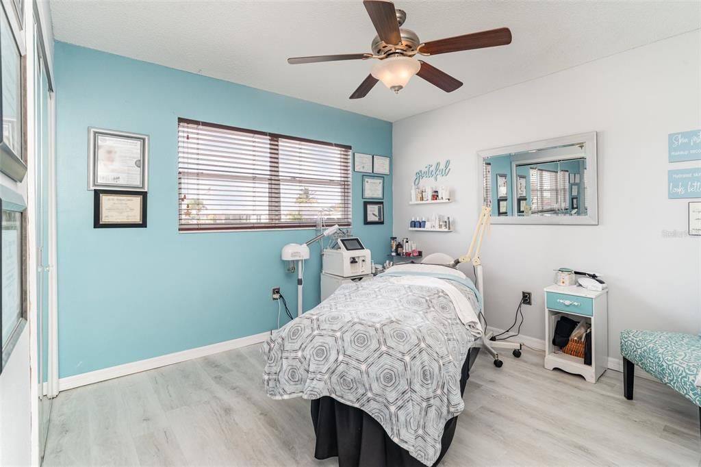 For Sale: $354,900 (3 beds, 2 baths, 1701 Square Feet)