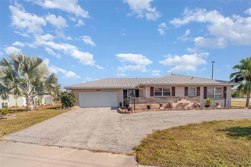 For Sale: $354,900 (3 beds, 2 baths, 1701 Square Feet)