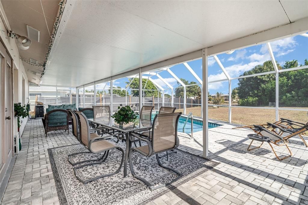 For Sale: $354,900 (3 beds, 2 baths, 1701 Square Feet)