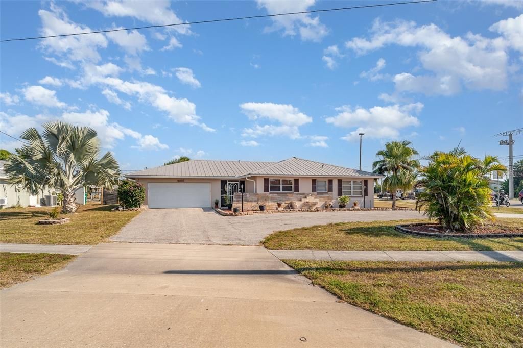 For Sale: $354,900 (3 beds, 2 baths, 1701 Square Feet)