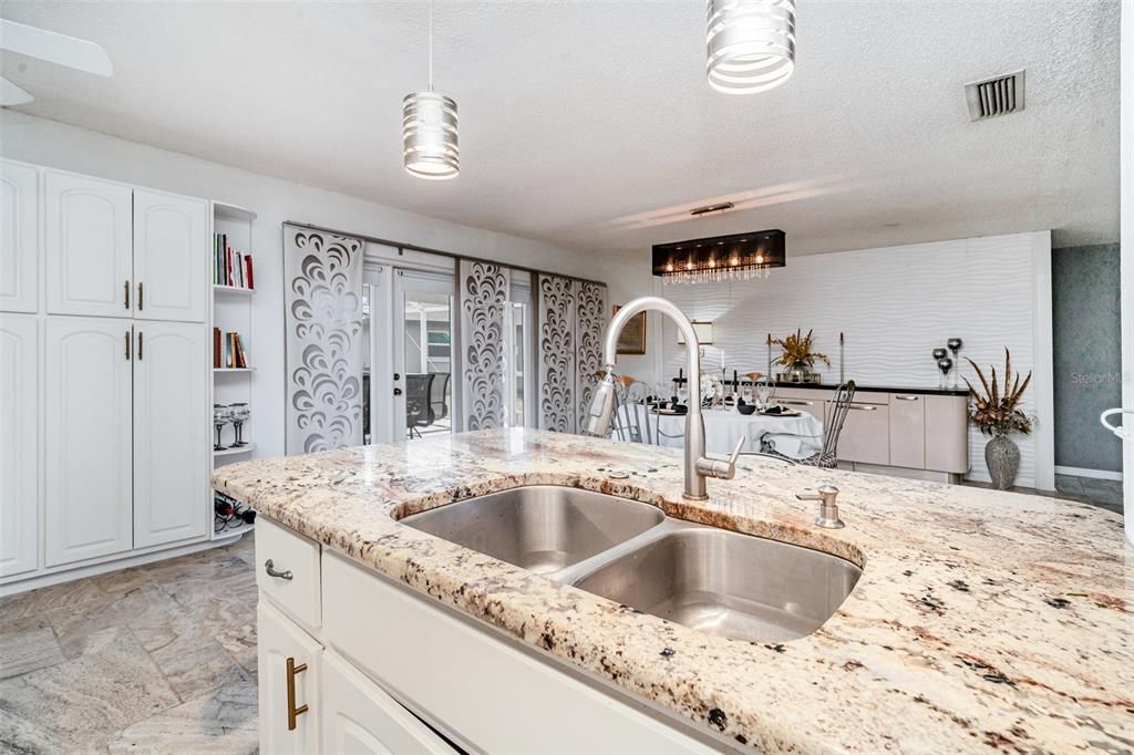 For Sale: $354,900 (3 beds, 2 baths, 1701 Square Feet)