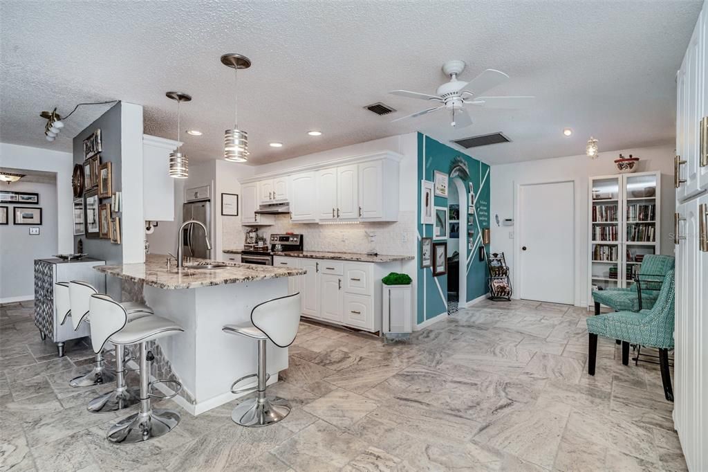 For Sale: $354,900 (3 beds, 2 baths, 1701 Square Feet)