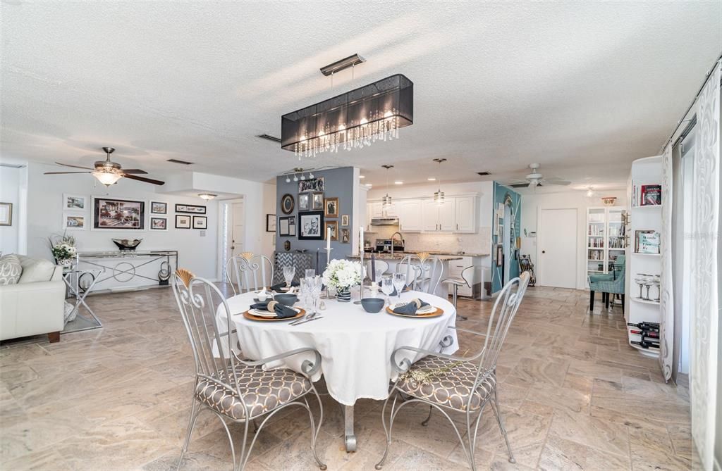 For Sale: $354,900 (3 beds, 2 baths, 1701 Square Feet)