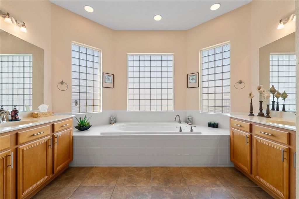 For Sale: $475,000 (3 beds, 2 baths, 2354 Square Feet)