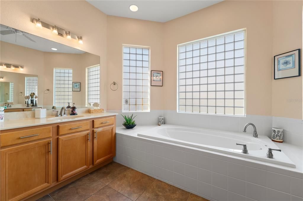 For Sale: $475,000 (3 beds, 2 baths, 2354 Square Feet)