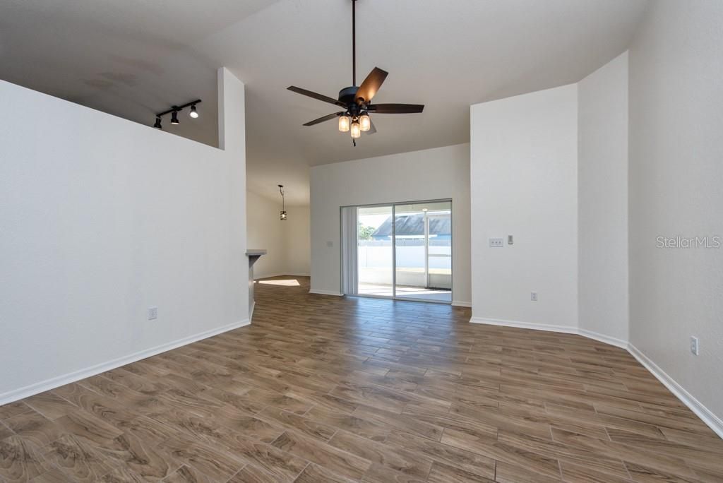 待售: $370,000 (3 贝兹, 2 浴室, 1859 平方英尺)