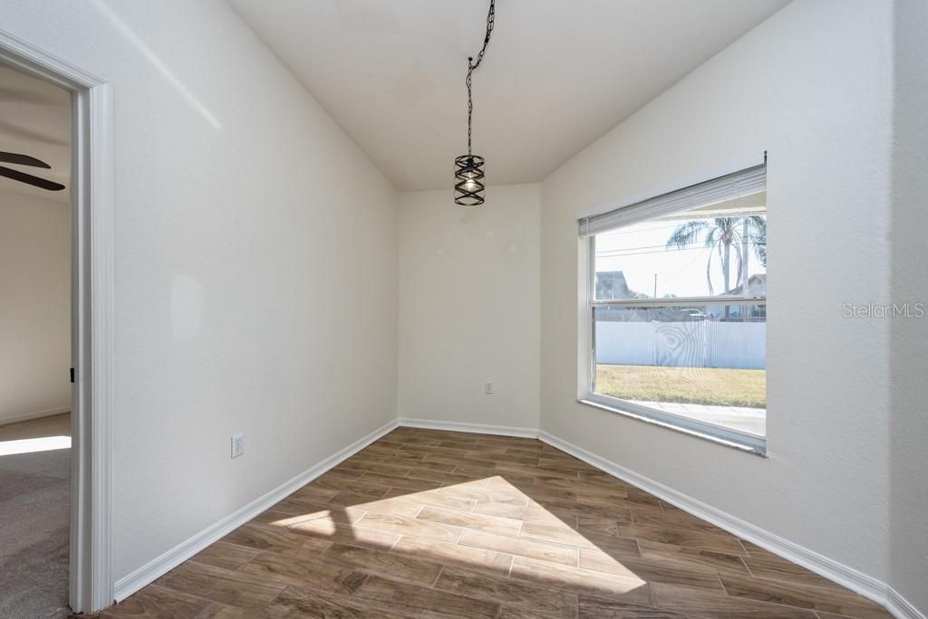 待售: $370,000 (3 贝兹, 2 浴室, 1859 平方英尺)