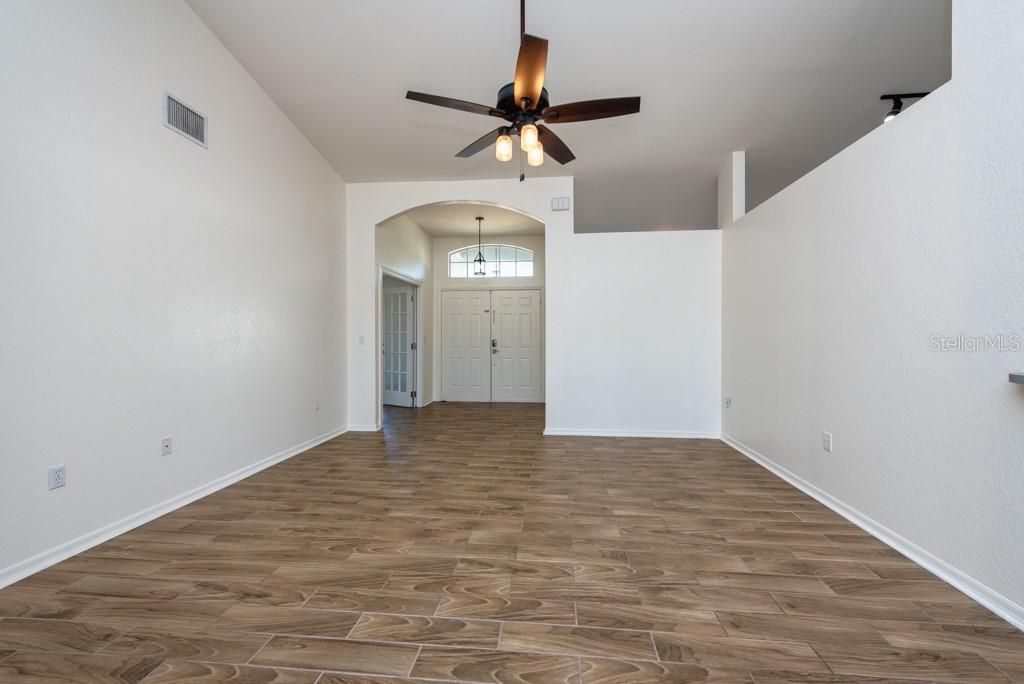 待售: $370,000 (3 贝兹, 2 浴室, 1859 平方英尺)