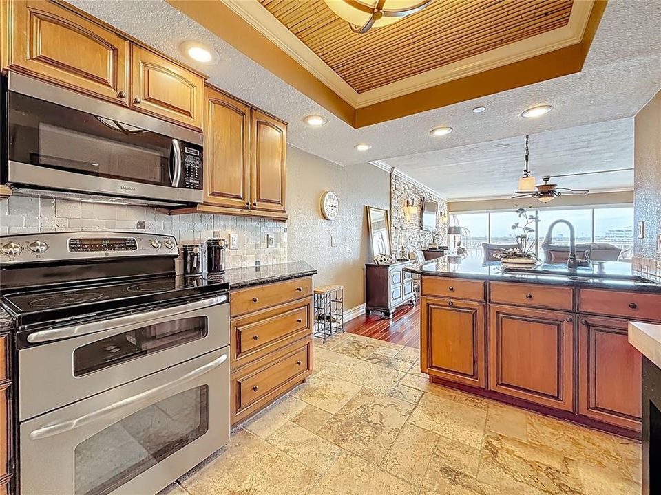 For Sale: $789,500 (3 beds, 2 baths, 1592 Square Feet)