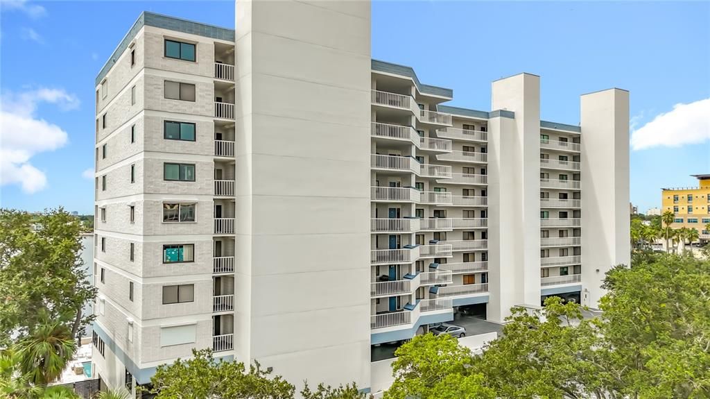 For Sale: $789,500 (3 beds, 2 baths, 1592 Square Feet)