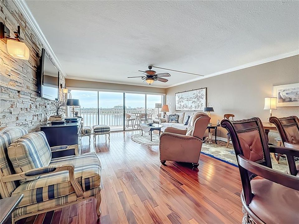 For Sale: $789,500 (3 beds, 2 baths, 1592 Square Feet)