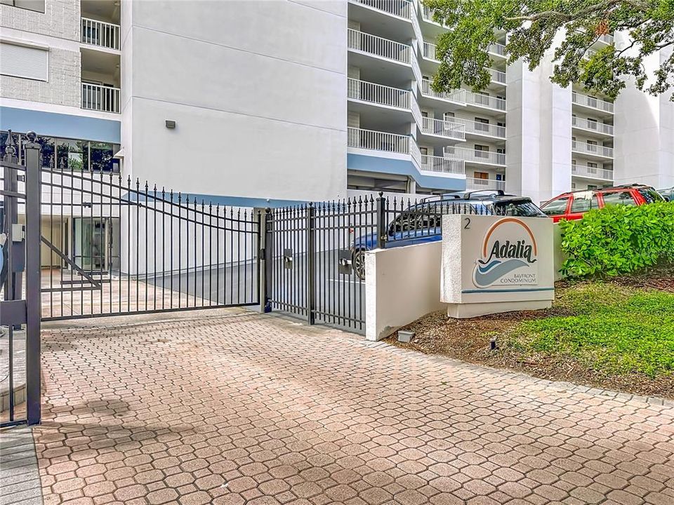 For Sale: $789,500 (3 beds, 2 baths, 1592 Square Feet)