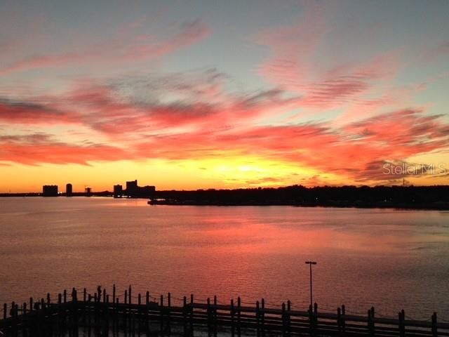 For Sale: $789,500 (3 beds, 2 baths, 1592 Square Feet)