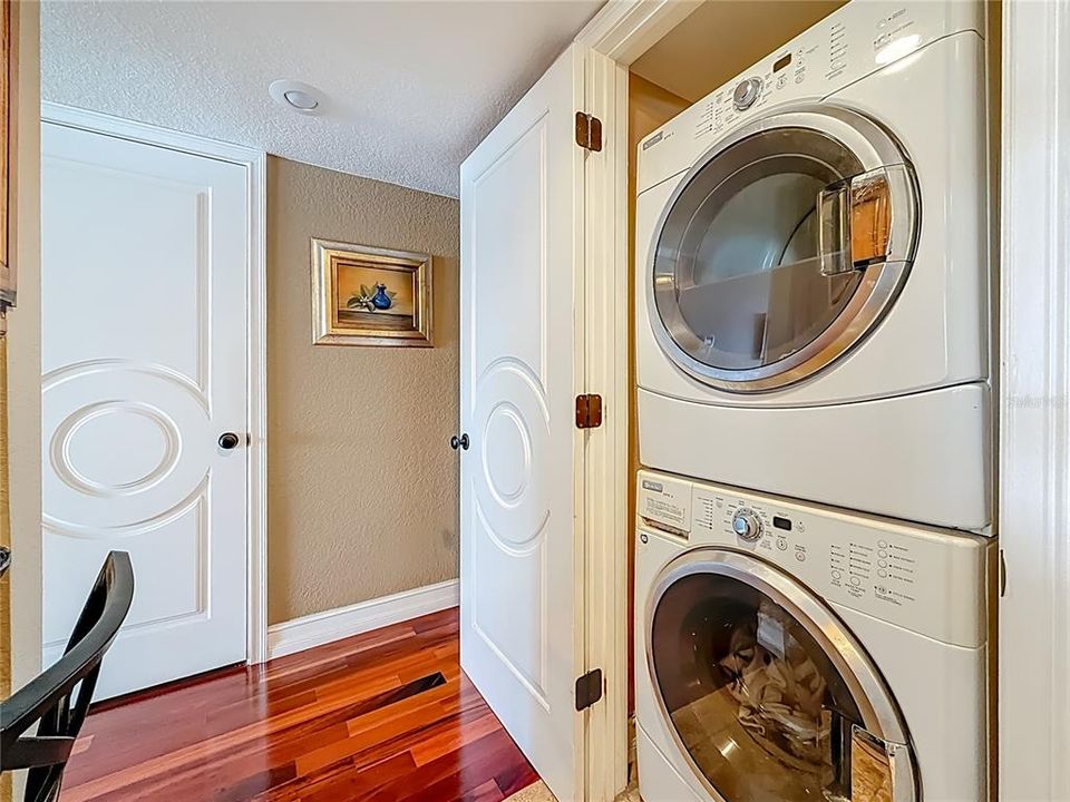 For Sale: $789,500 (3 beds, 2 baths, 1592 Square Feet)