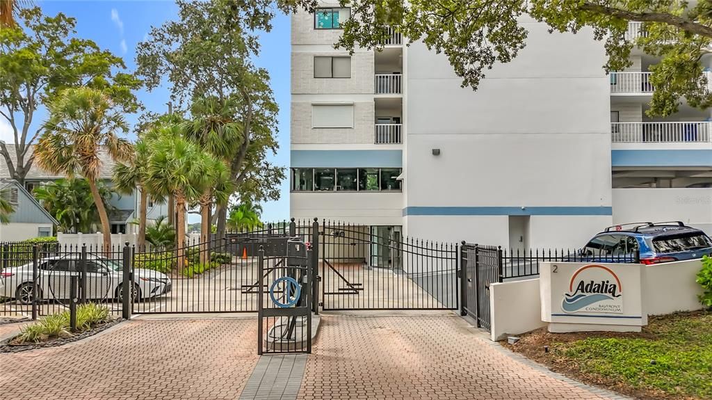 For Sale: $789,500 (3 beds, 2 baths, 1592 Square Feet)