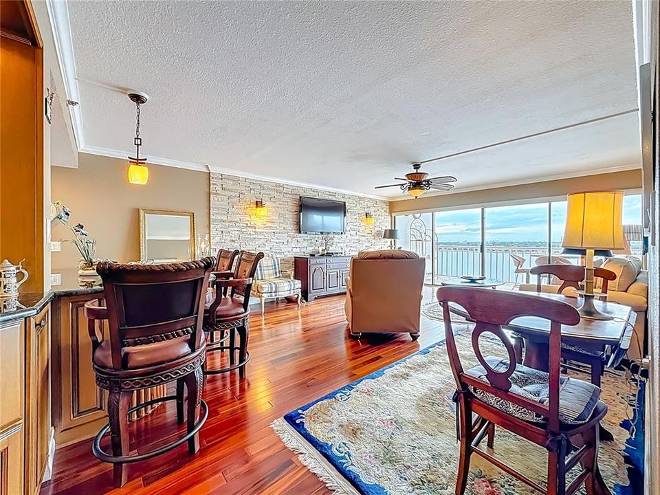 For Sale: $789,500 (3 beds, 2 baths, 1592 Square Feet)