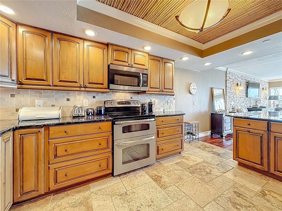 For Sale: $789,500 (3 beds, 2 baths, 1592 Square Feet)