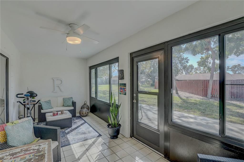 合同活跃: $275,000 (2 贝兹, 2 浴室, 1165 平方英尺)