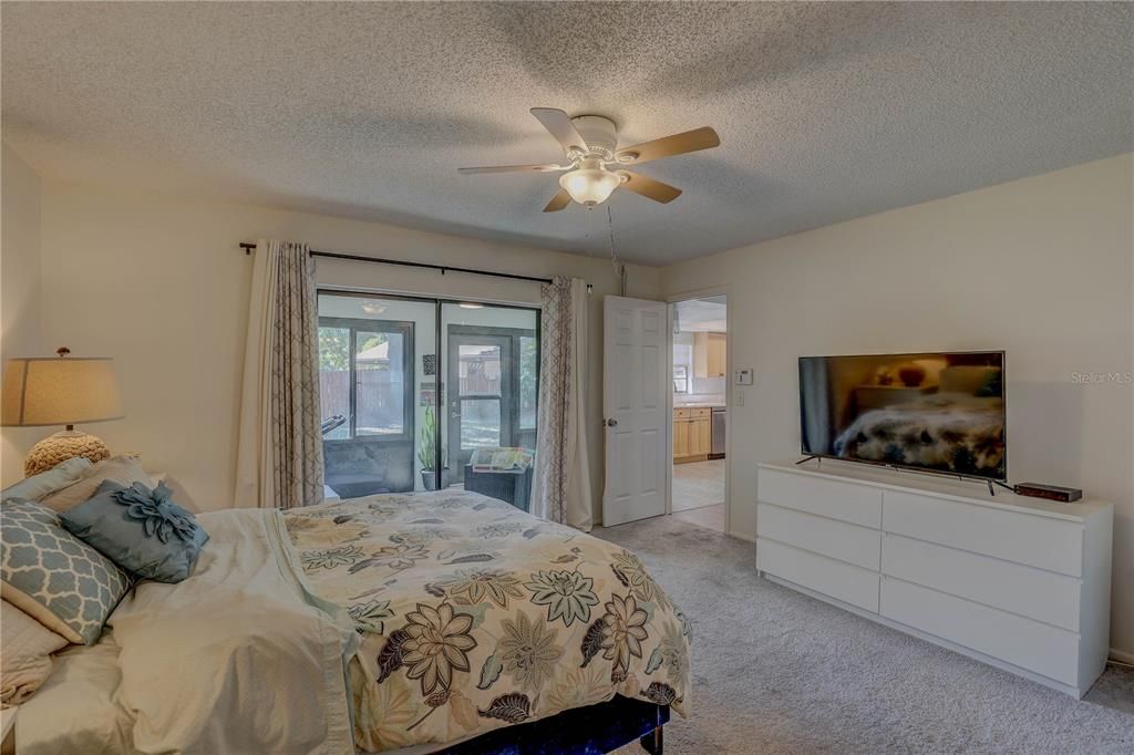 合同活跃: $275,000 (2 贝兹, 2 浴室, 1165 平方英尺)