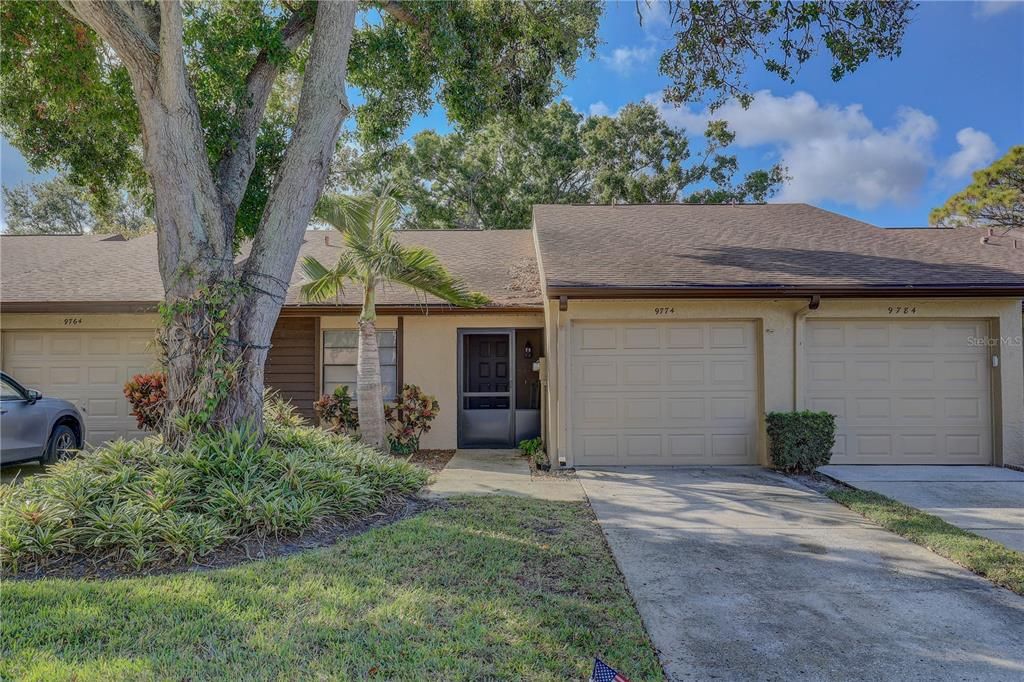 合同活跃: $275,000 (2 贝兹, 2 浴室, 1165 平方英尺)