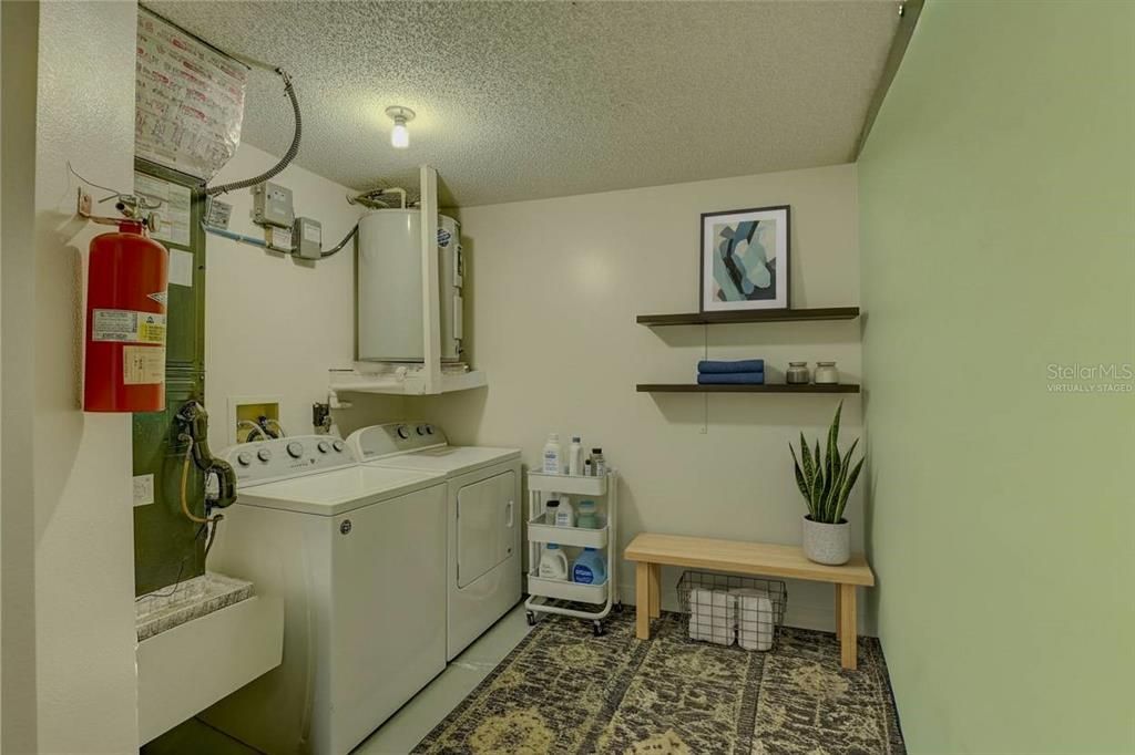 合同活跃: $275,000 (2 贝兹, 2 浴室, 1165 平方英尺)