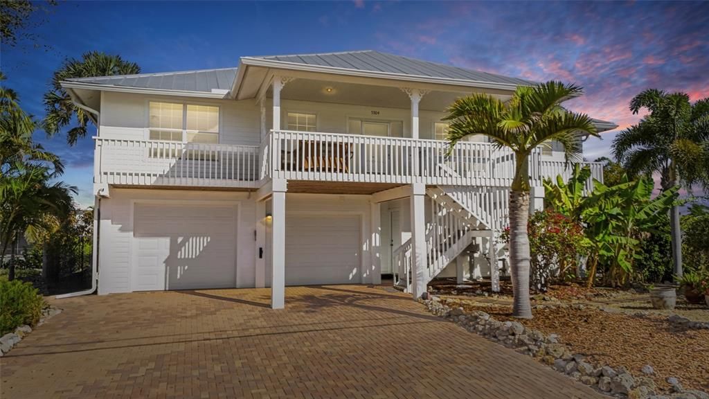 For Sale: $725,000 (3 beds, 3 baths, 1527 Square Feet)