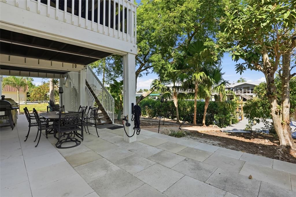 For Sale: $725,000 (3 beds, 3 baths, 1527 Square Feet)