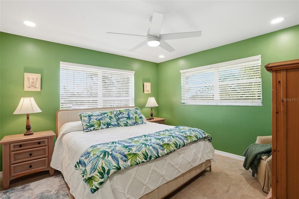 For Sale: $725,000 (3 beds, 3 baths, 1527 Square Feet)