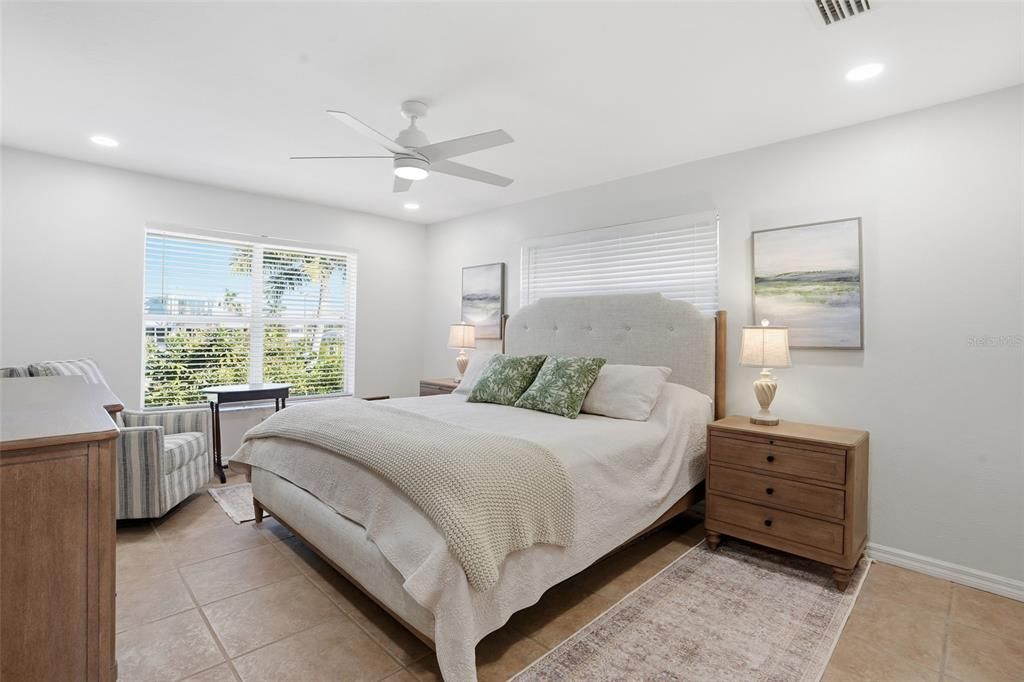 For Sale: $725,000 (3 beds, 3 baths, 1527 Square Feet)