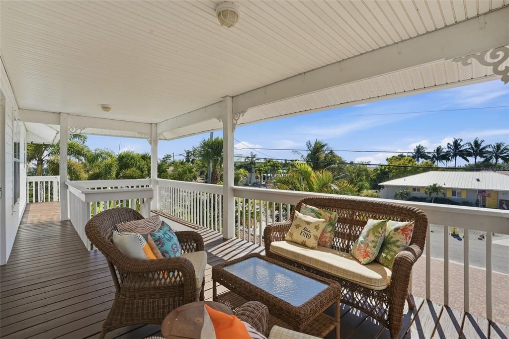 For Sale: $725,000 (3 beds, 3 baths, 1527 Square Feet)