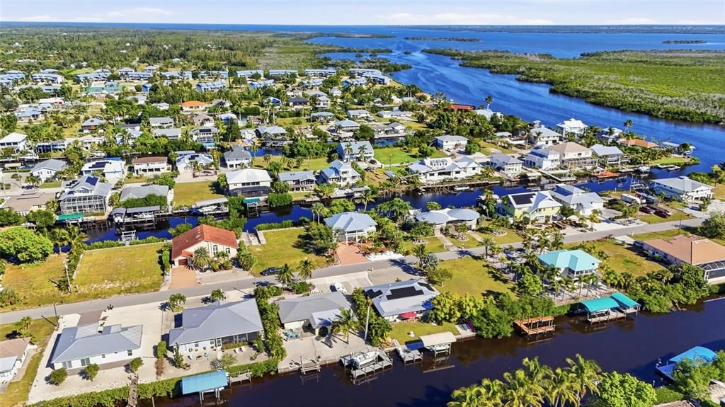 For Sale: $725,000 (3 beds, 3 baths, 1527 Square Feet)