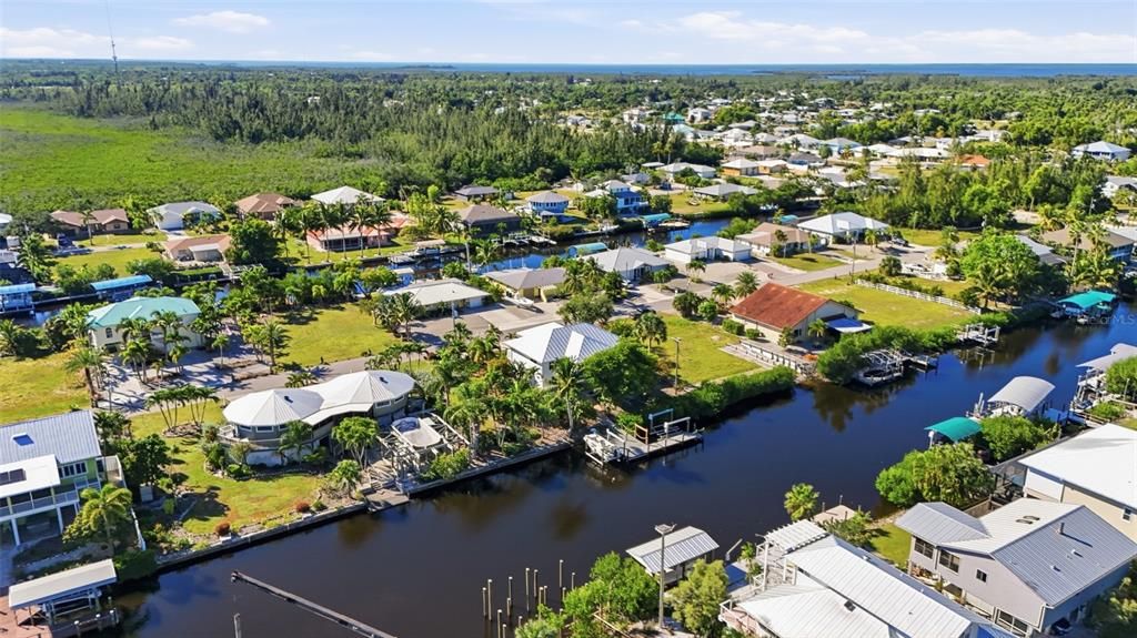 For Sale: $725,000 (3 beds, 3 baths, 1527 Square Feet)