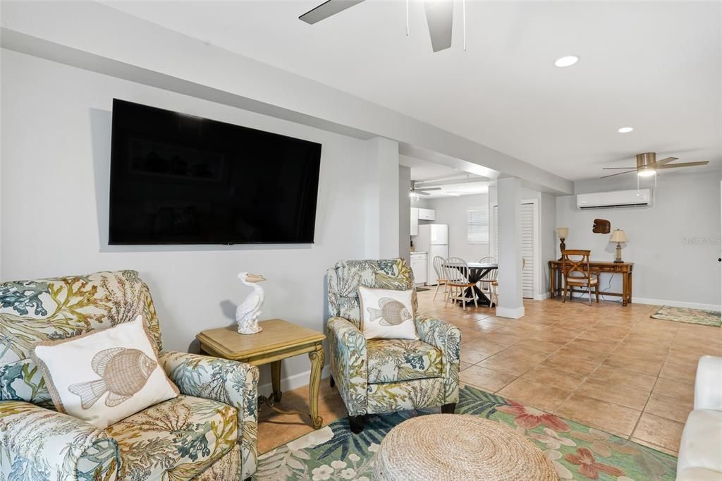 For Sale: $725,000 (3 beds, 3 baths, 1527 Square Feet)