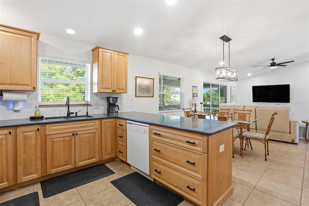 For Sale: $725,000 (3 beds, 3 baths, 1527 Square Feet)