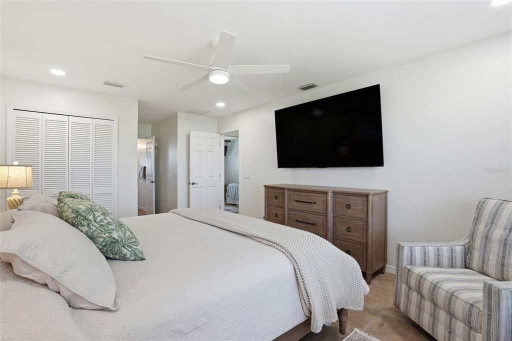 For Sale: $725,000 (3 beds, 3 baths, 1527 Square Feet)