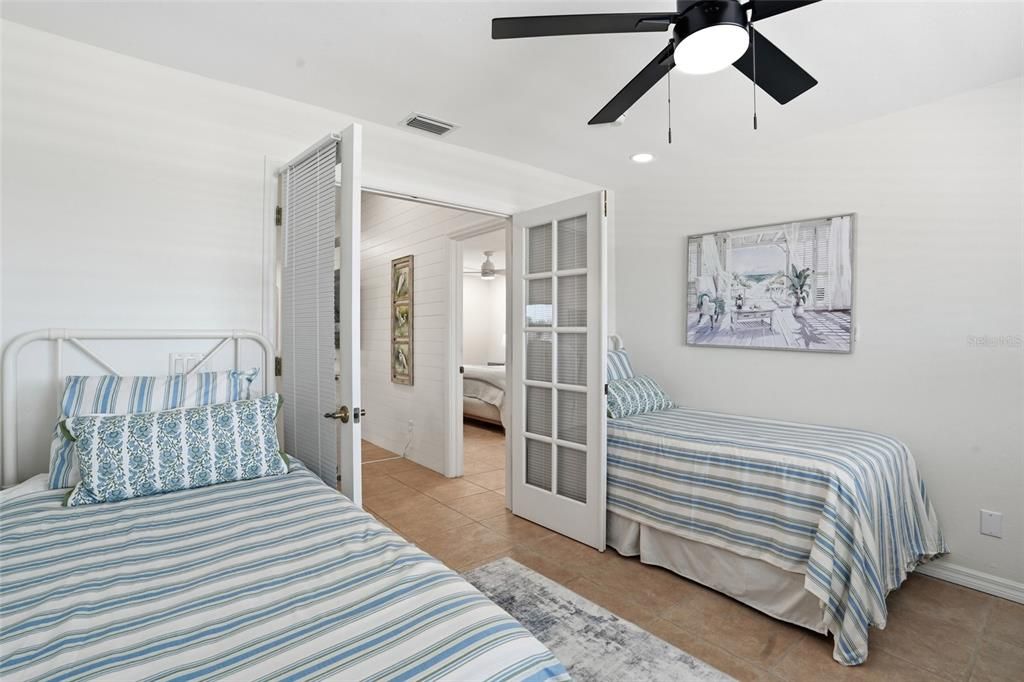 For Sale: $725,000 (3 beds, 3 baths, 1527 Square Feet)