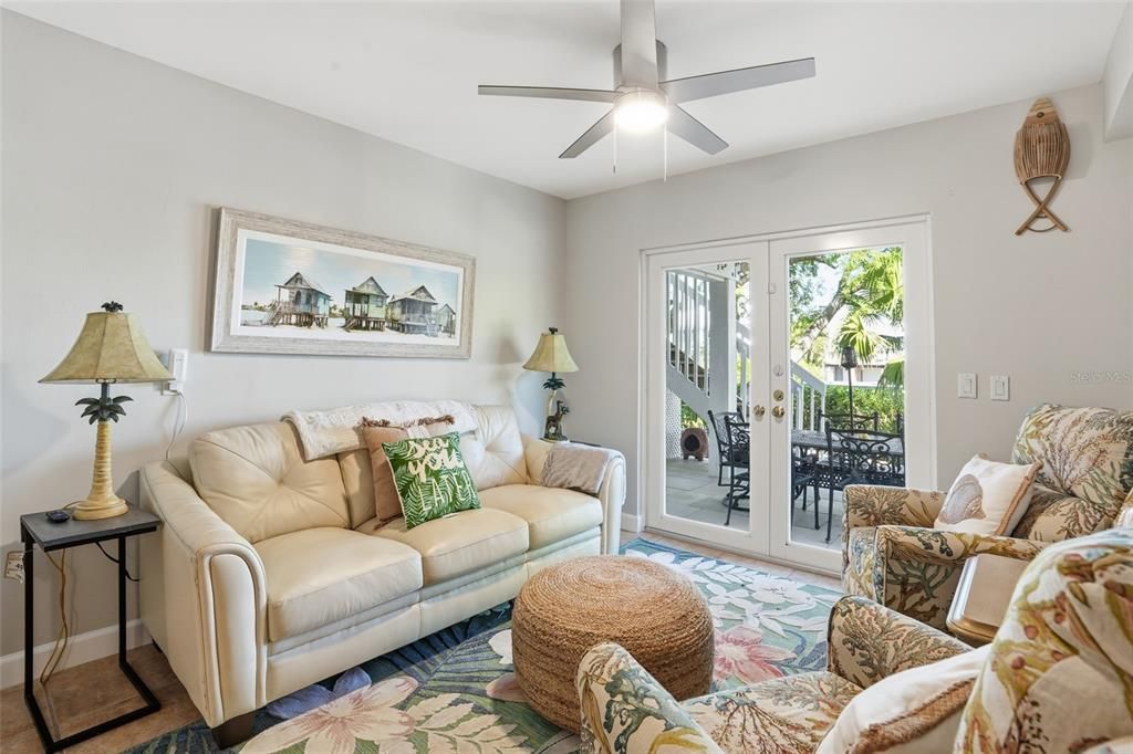 For Sale: $725,000 (3 beds, 3 baths, 1527 Square Feet)