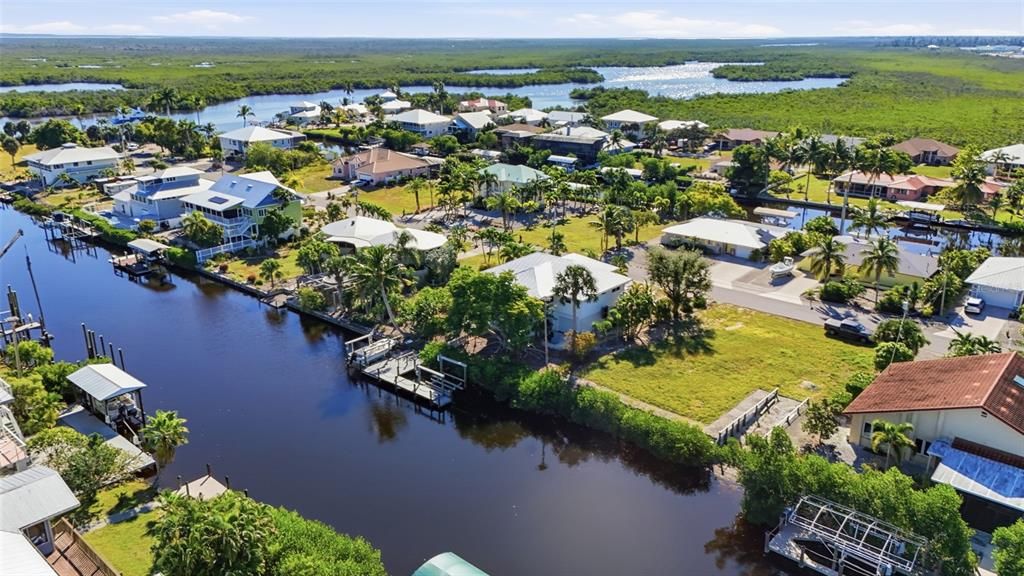 For Sale: $725,000 (3 beds, 3 baths, 1527 Square Feet)