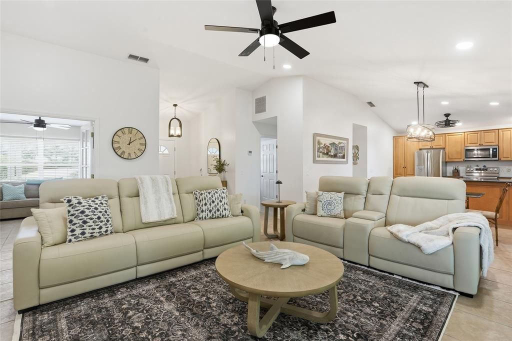 For Sale: $725,000 (3 beds, 3 baths, 1527 Square Feet)